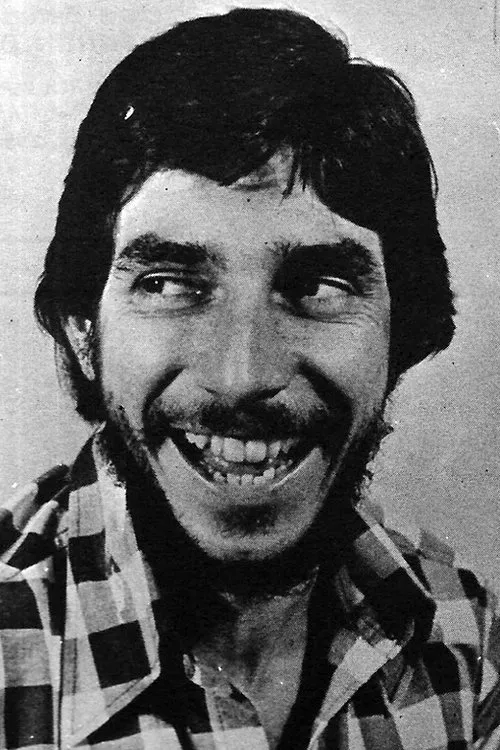 Augusto Olímpio interpretando a Maquininha