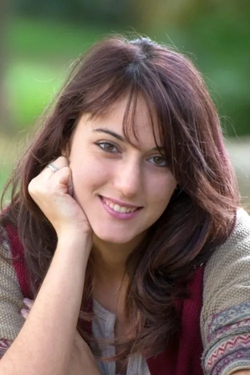 Aurora Garofalo interpretando a Dora