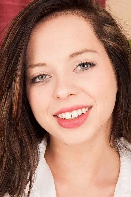 Aurora Monroe interpretando a 