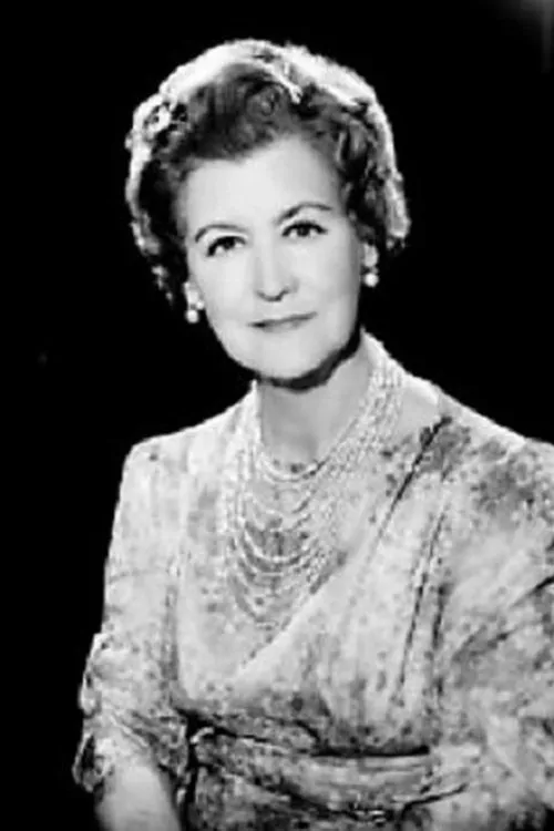 Aurora Walker interpretando a La Madrina