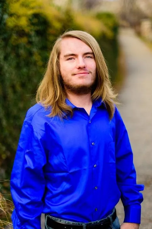 Austin Edwards interpretando a Drunk dude (as Dallas Austin)