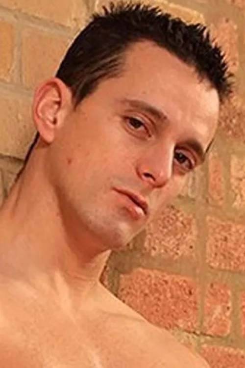 Austin Rogers interpretando a A Plus