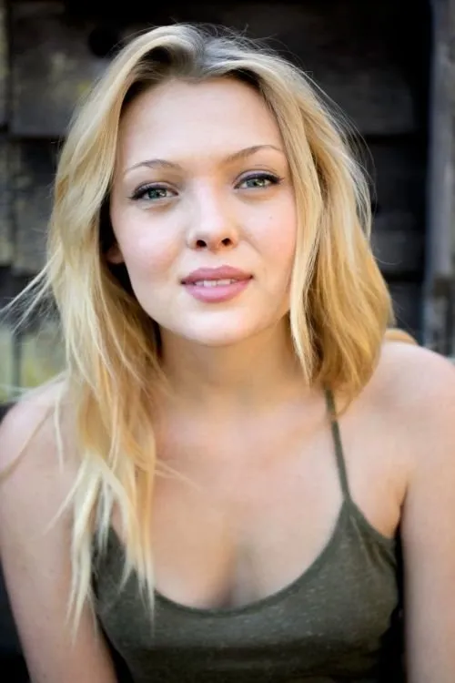 Austin Talynn Carpenter interpretando a Grace