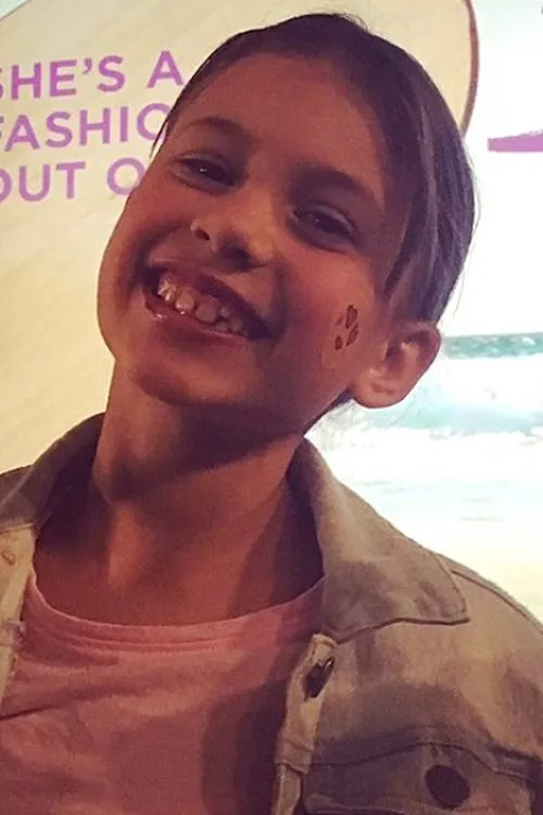 Brad Heffernan ha trabajado con Avani Farriss en 1 ocasiones