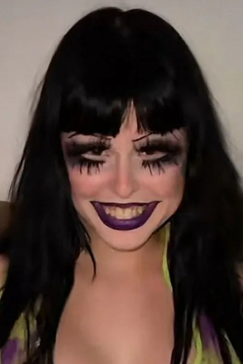 Daniella Hemsley ha trabajado con Avery Quinn Pongracz en 2 ocasiones