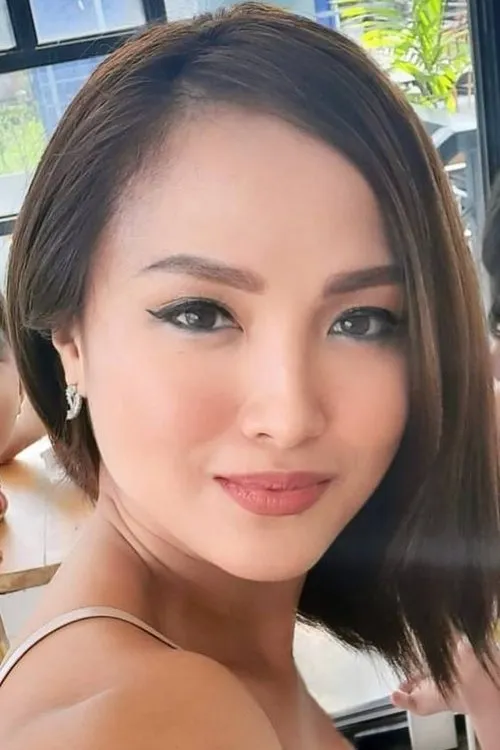 Avi Siwa interpretando a Miles