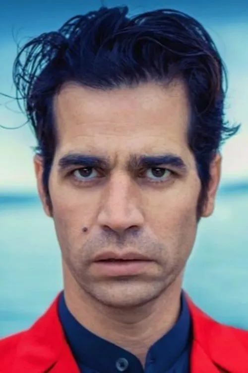 Aviv Geffen interpretando a himself