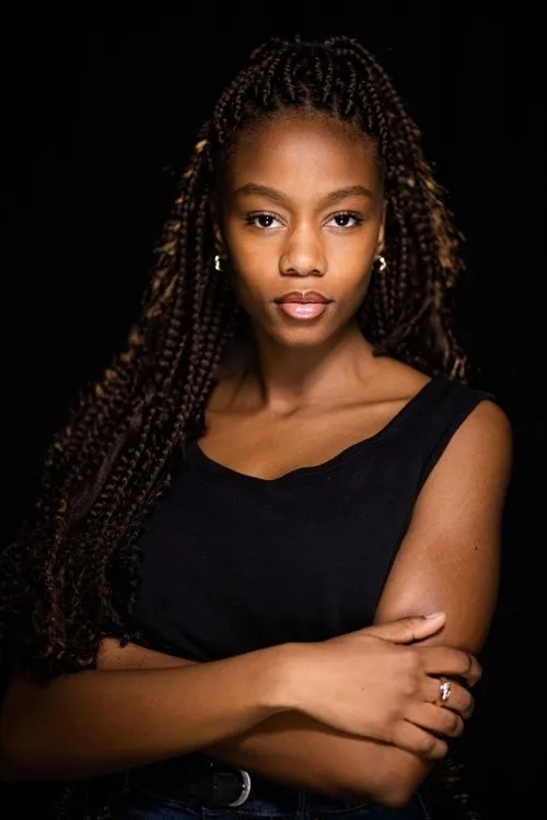 Awa Ndiaye — personaje: Sara