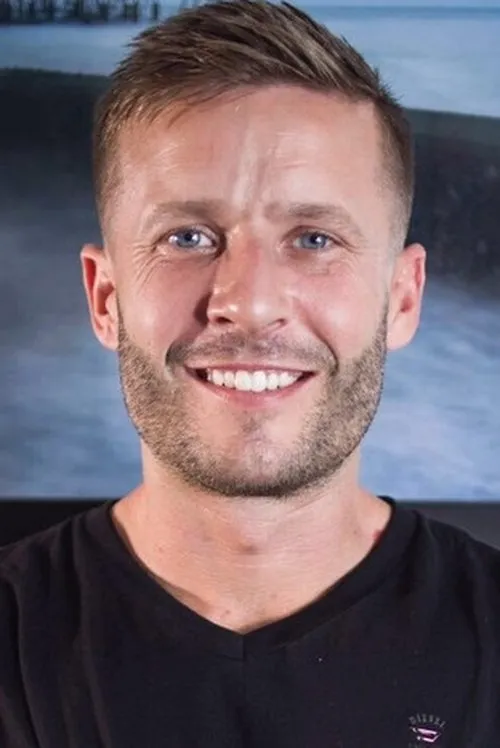 Axel Aces interpretando a 