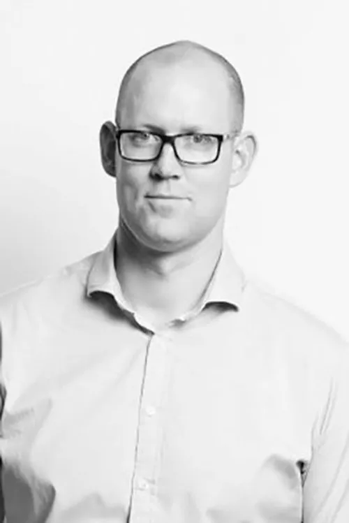 Warren Owens ha trabajado con Axel Dench en 1 ocasiones