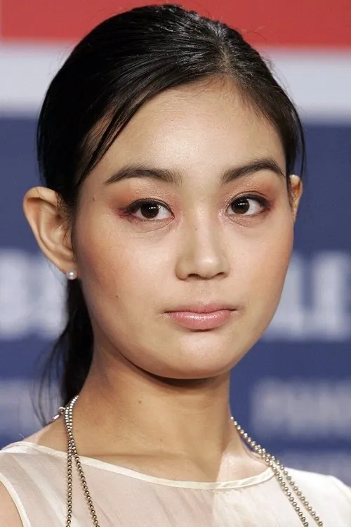 Aya Irizuki interpretando a Toshiko