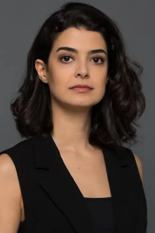 Benian Dönmez ha trabajado con Aybike Turan en 1 ocasiones