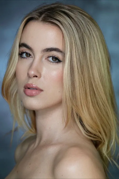Ayden Ricker interpretando a Tori Marshall