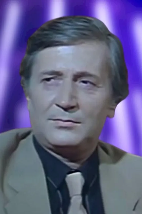 Aykut Sözeri interpretando a Ferruh