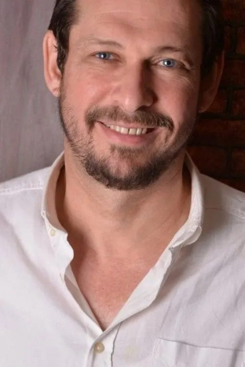 Ayman El-Shewy — personaje: ?????