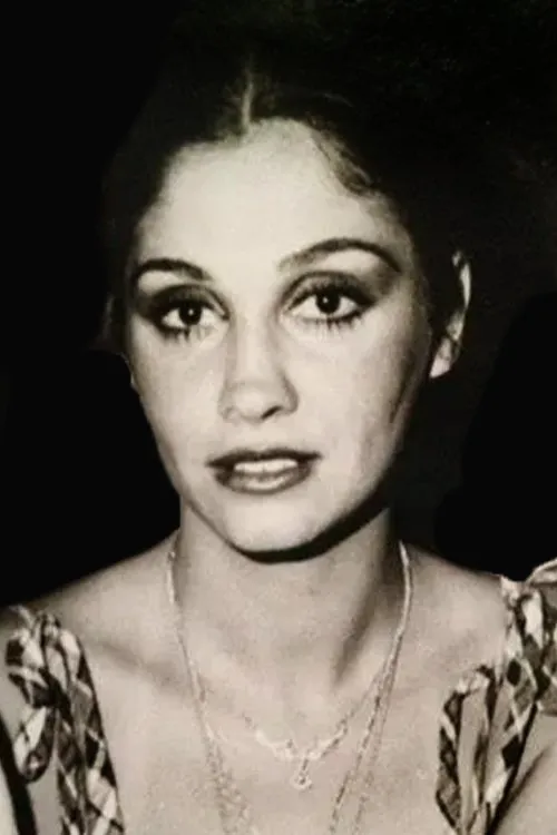 Aynur Akarsu interpretando a Selma