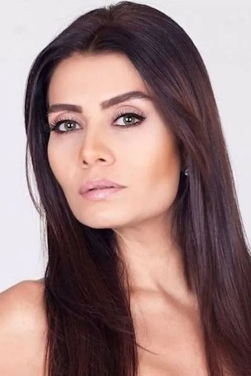 Ayşen Gürler interpretando a 