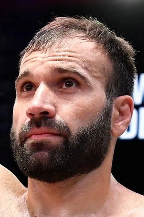 Azamat Murzakanov interpretando a Self