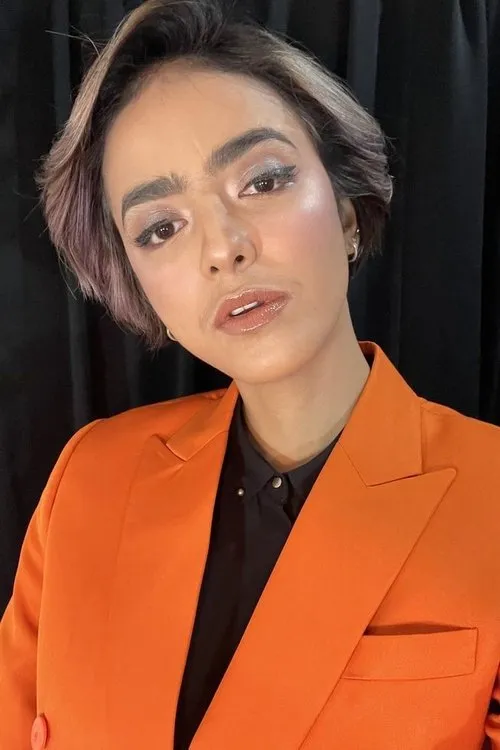 Azizah Hanum — personaje: Carissa