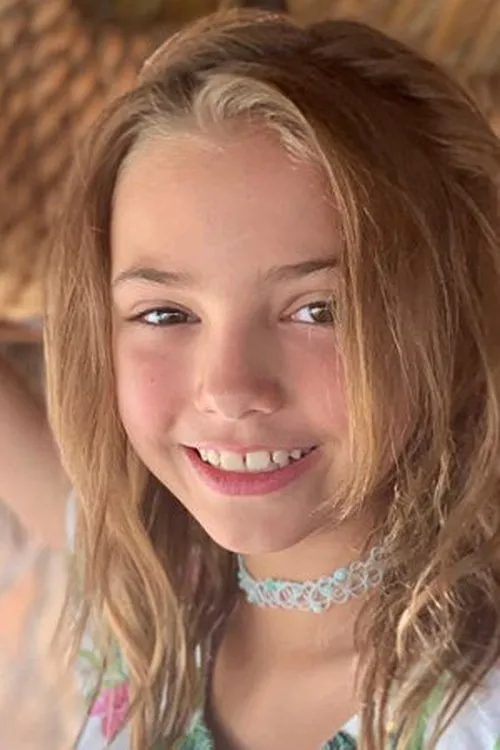 Azul Alenka interpretando a Gaby