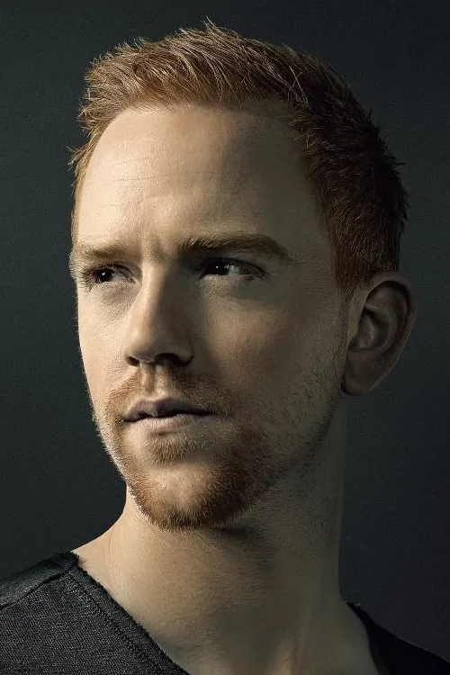 B-Front interpretando a Himself