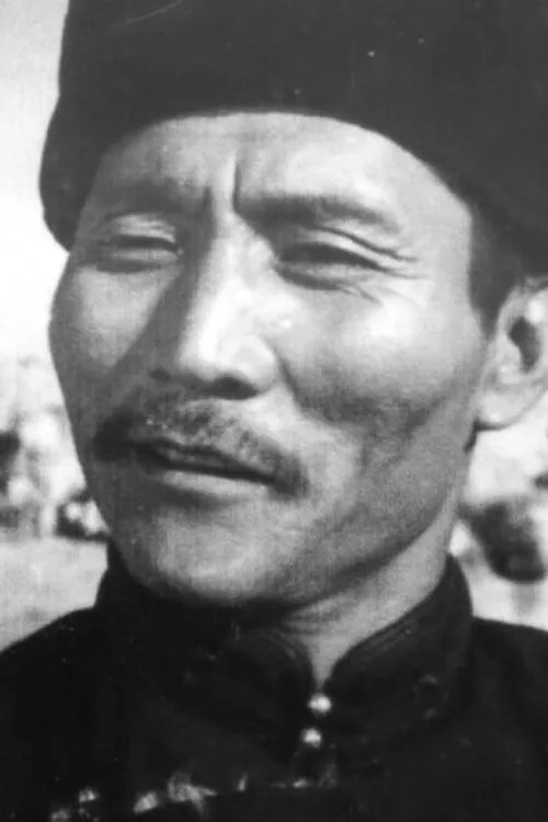 B. Nyambu interpretando a Senge