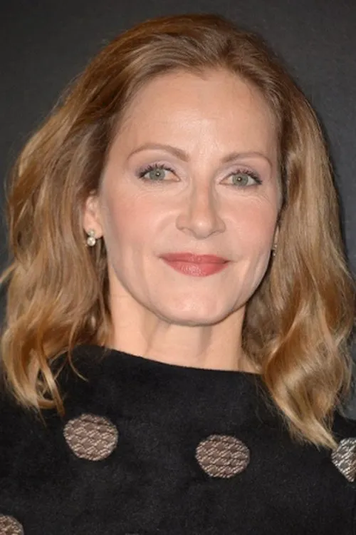 Babsie Steger interpretando a Inge, la nouvelle petite amie suédoise d'Olivier