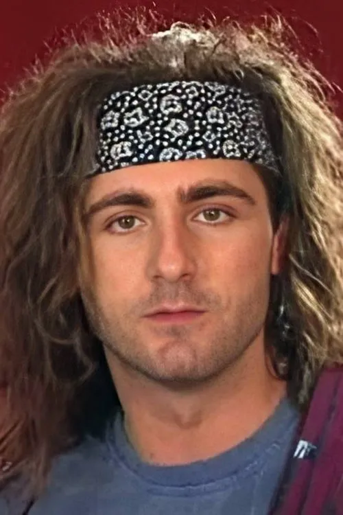 Backey Jakic interpretando a 