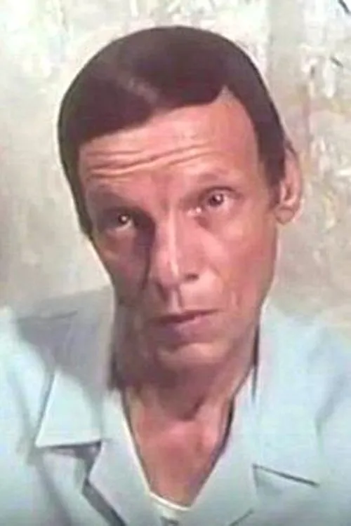 Bader El Den Jamgome interpretando a