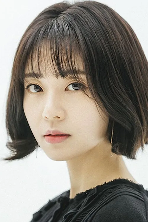 Baek Jin-hee — personaje: Jwa Yoon-Yi