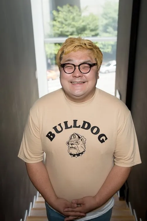 Foto de perfil del actor Baek Young-kwang en el reparto