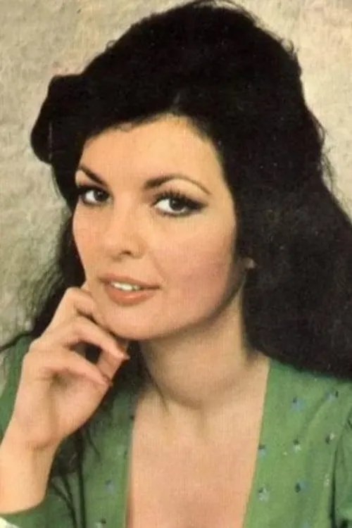 Bahar Erdeniz interpretando a Pinar