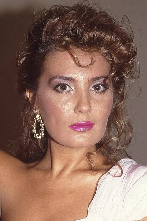 Bahar Öztan interpretando a 