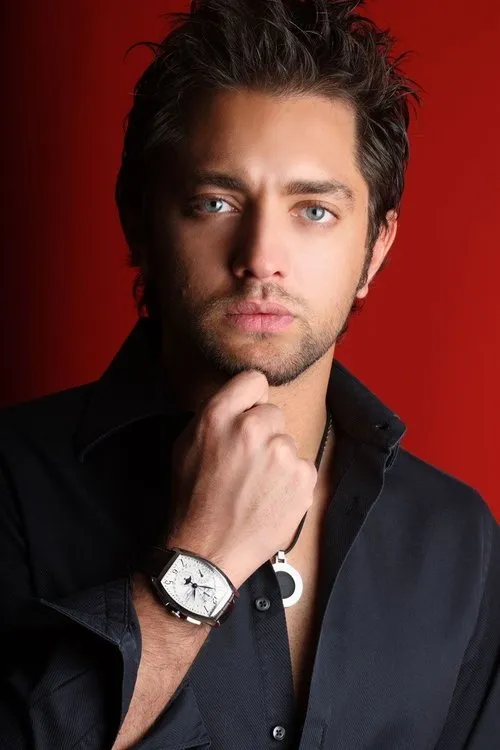 Bahram Radan interpretando a Farid