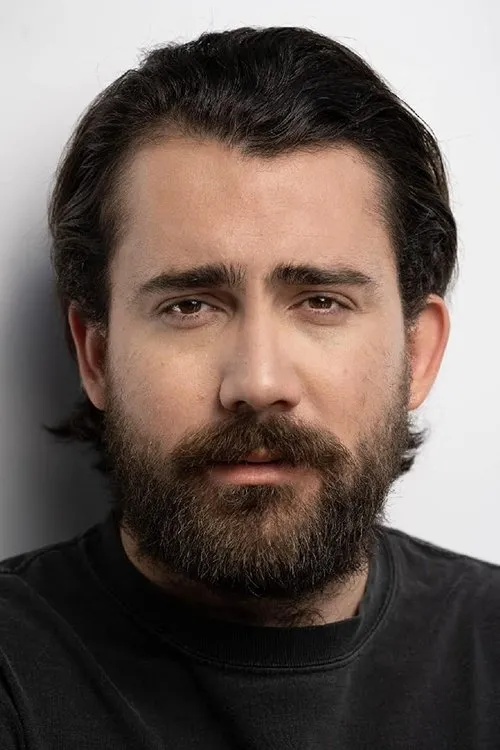 Bailey Coppola interpretando a Apple Maxwell