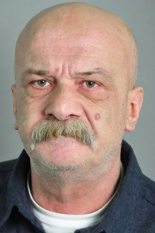 Baki Kurtuluş interpretando a Denizci