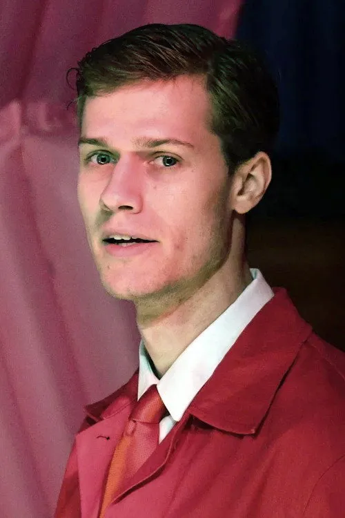 Balázs Jakab interpretando a 