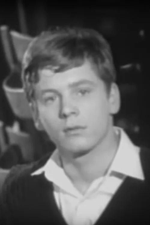 Balázs Kosztolányi interpretando a