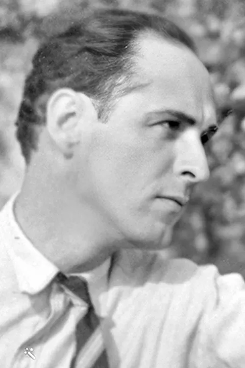 Baldwin Cooke interpretando a Hotel Clerk