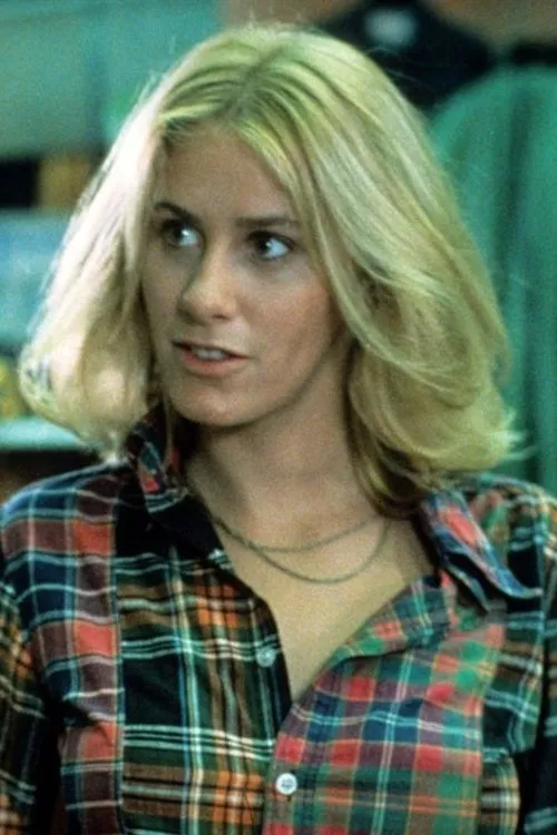 Bambi Woods interpretando a Debbie Benson