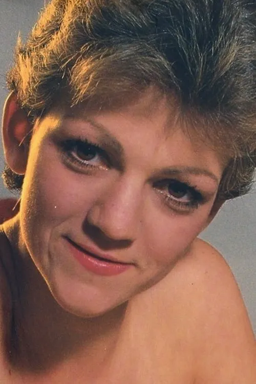 Barbara Alton interpretando a (archive footage)