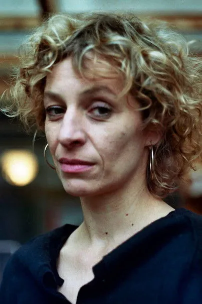 Barbara Callewaert interpretando a Sandra Lauwaert