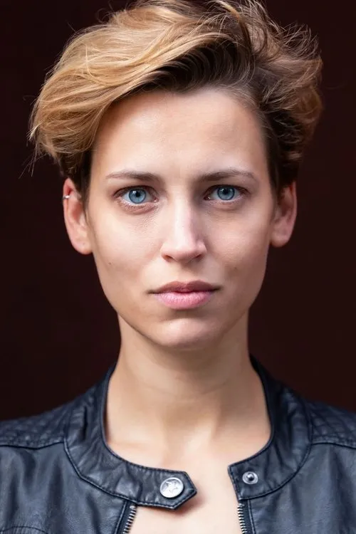 Barbara Elisabeth Bühl interpretando a Eden