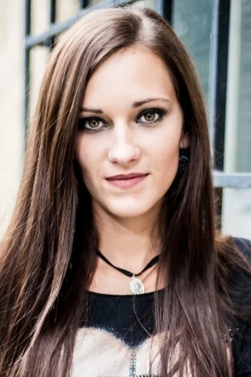 Barbora Jánová interpretando a Janecková