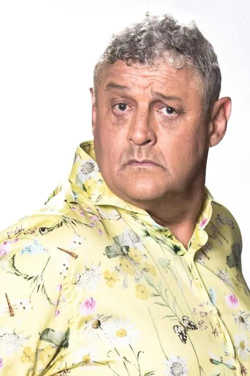 Barry Hilton interpretando a Lenny Vincent