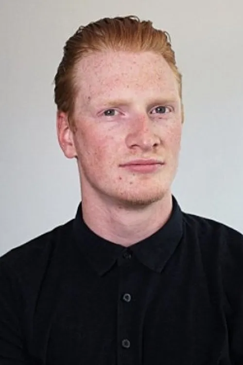 Bart Harder interpretando a Police Officer Langeveld