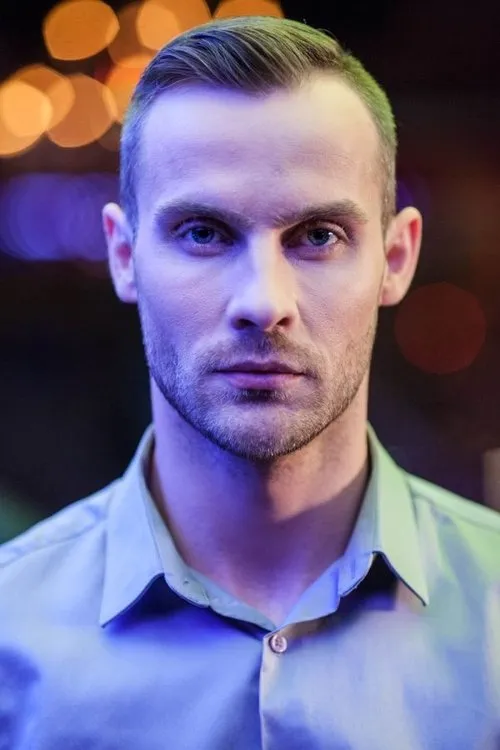 Bartosz Porczyk interpretando a Tomek