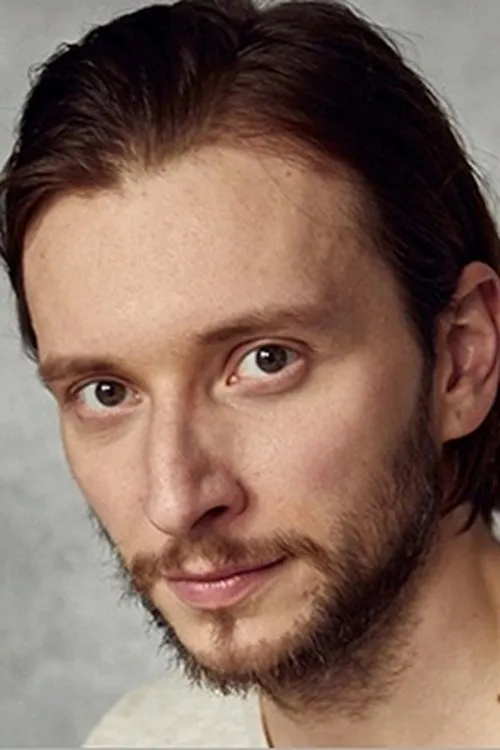 Bartosz Żuchowski interpretando a Bartek