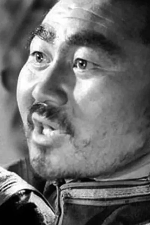 Bavuugiin Gotov interpretando a Dulzen