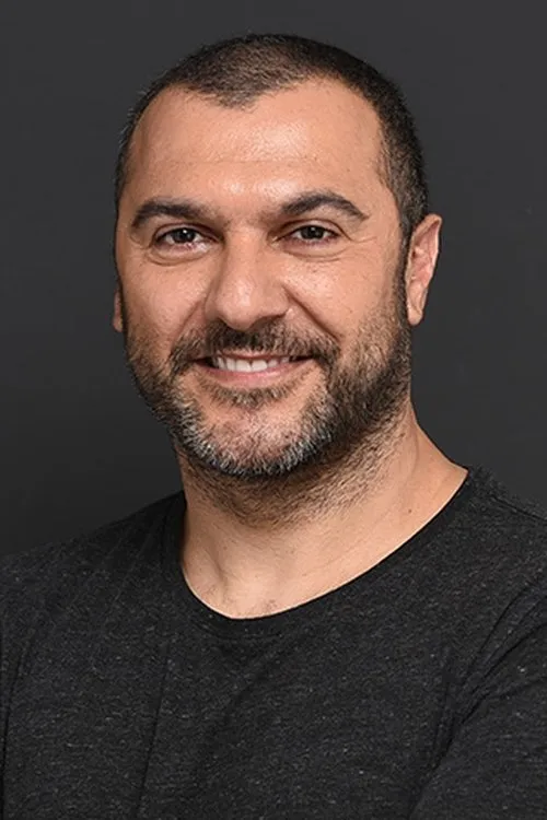 Bay J interpretando a Patron Nezih